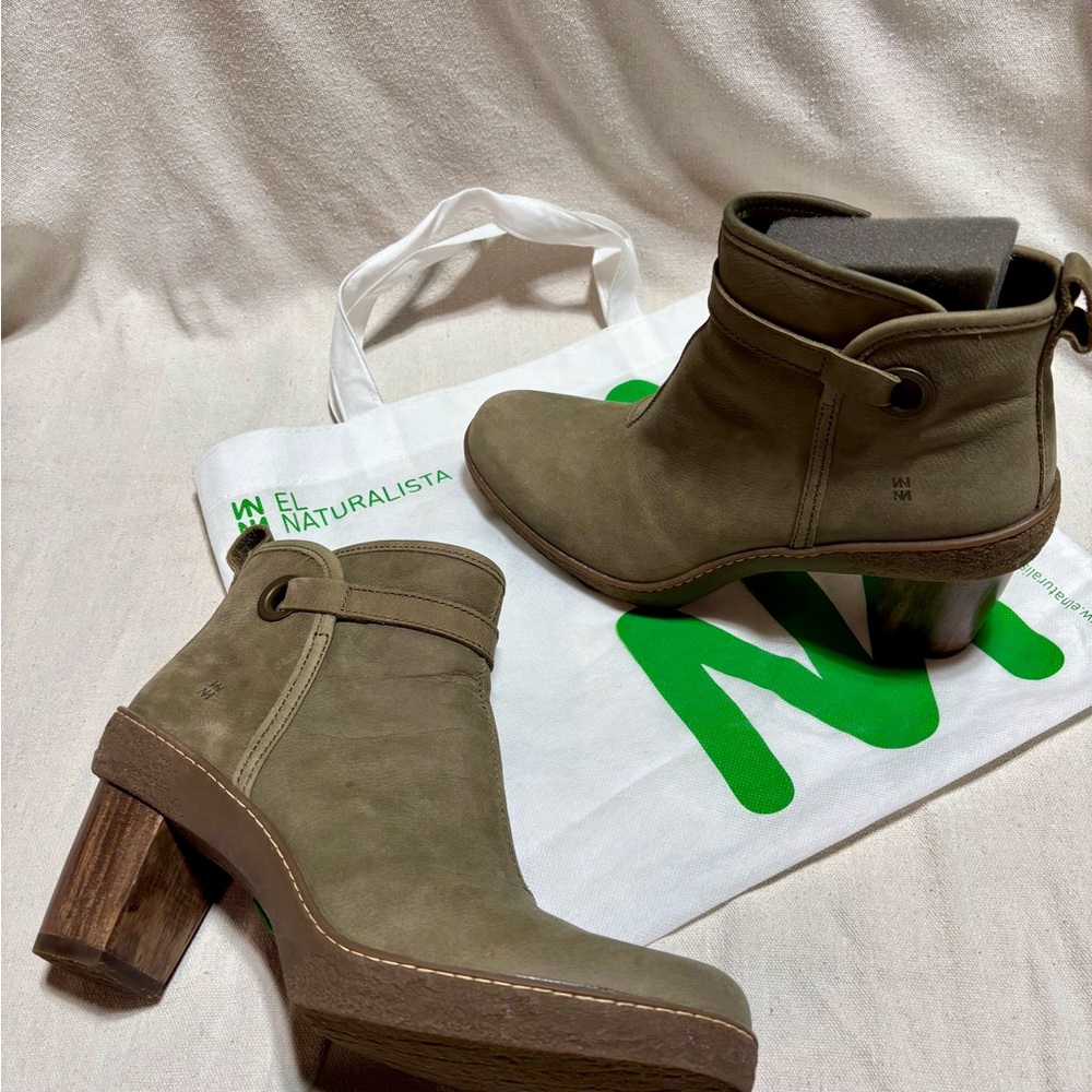 El Naturalista Women's Olive Ankle Booties